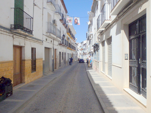 Cycling through the streets of Montefr&iacute;o.